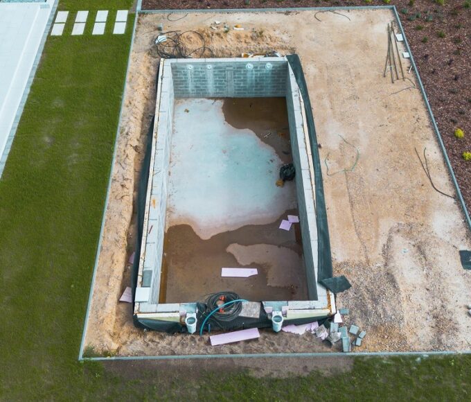 kerti medence építés munkagép bérlés